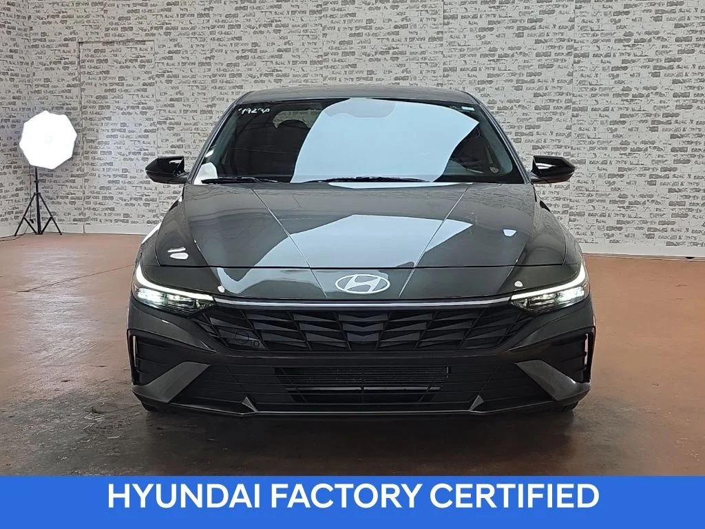 Certified Used 2025 Amazon Gray Hyundai SEL Sport image 2