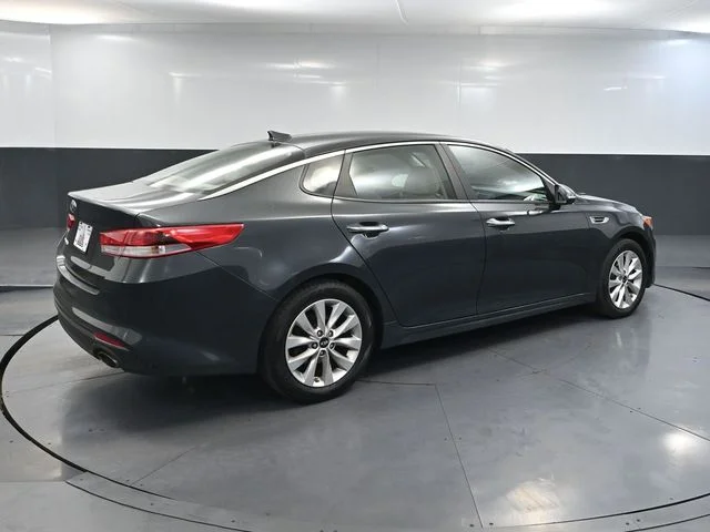Used 2016 Green Kia LX image 4