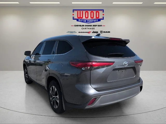 Used 2021 Magnetic Gray Metallic Toyota XLE image 8