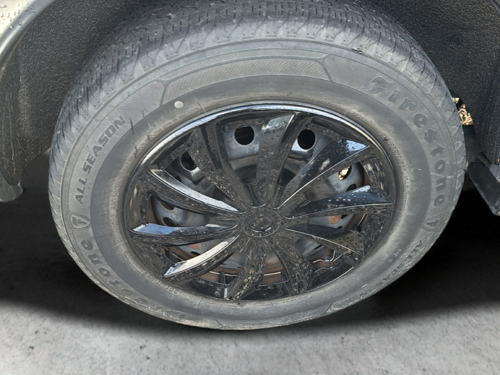 Used 2020 Gray Nissan S image 21