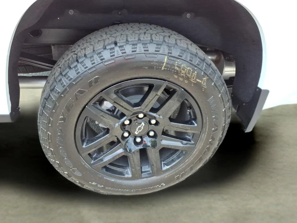 New 2026 Summit White Chevrolet RST image 32