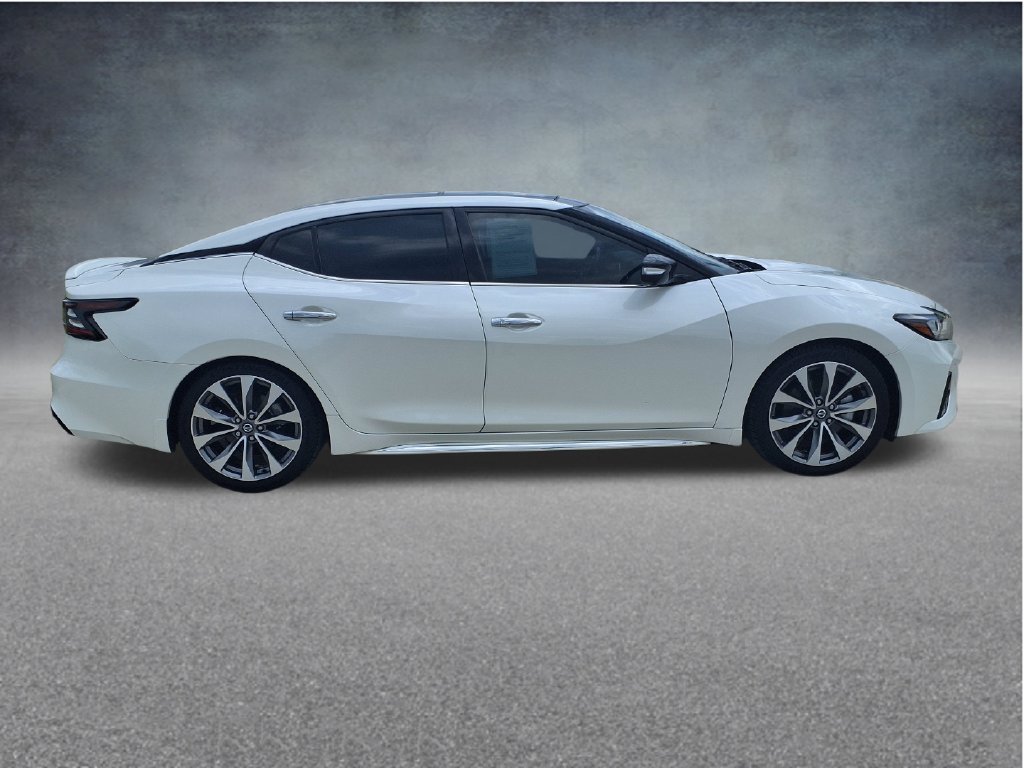 Used 2021 White Nissan Platinum image 4