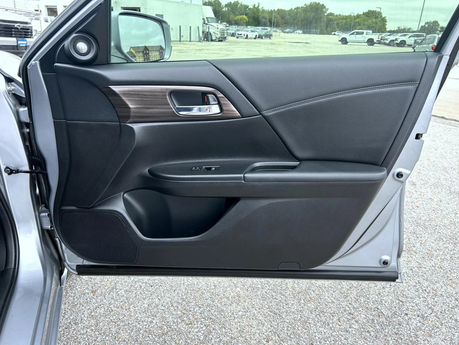 Used 2016 Silver Honda EX-L image 15