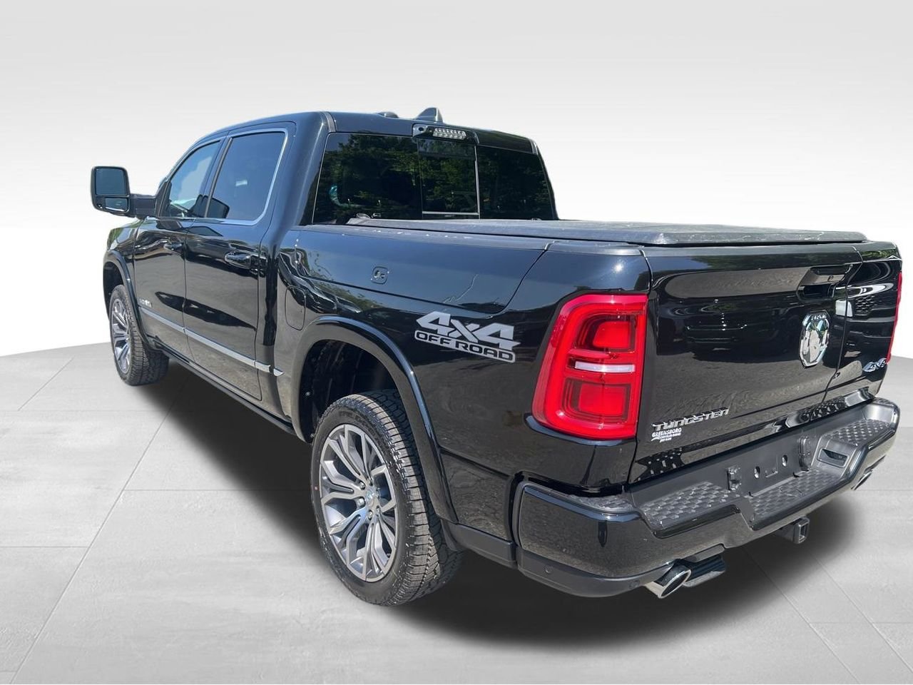 New 2026 Diamond Black Crystal Pearl-Coat Exterior Paint RAM Tungsten image 3