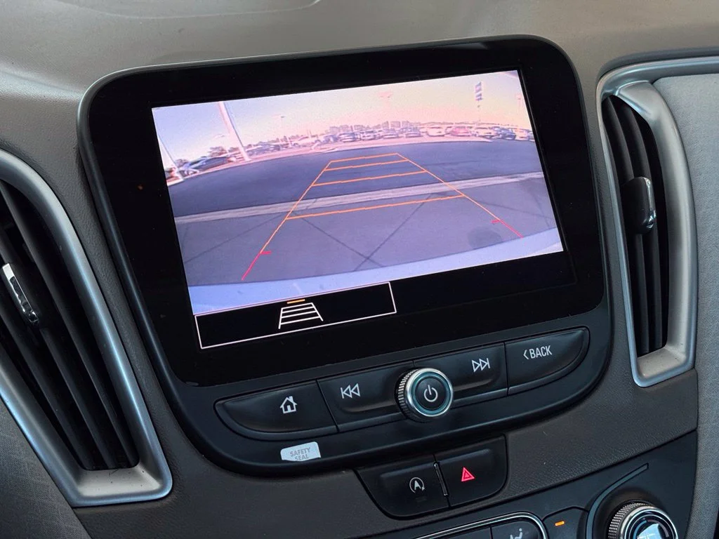 Used 2022 SUMMIT WHITE Chevrolet LT image 4