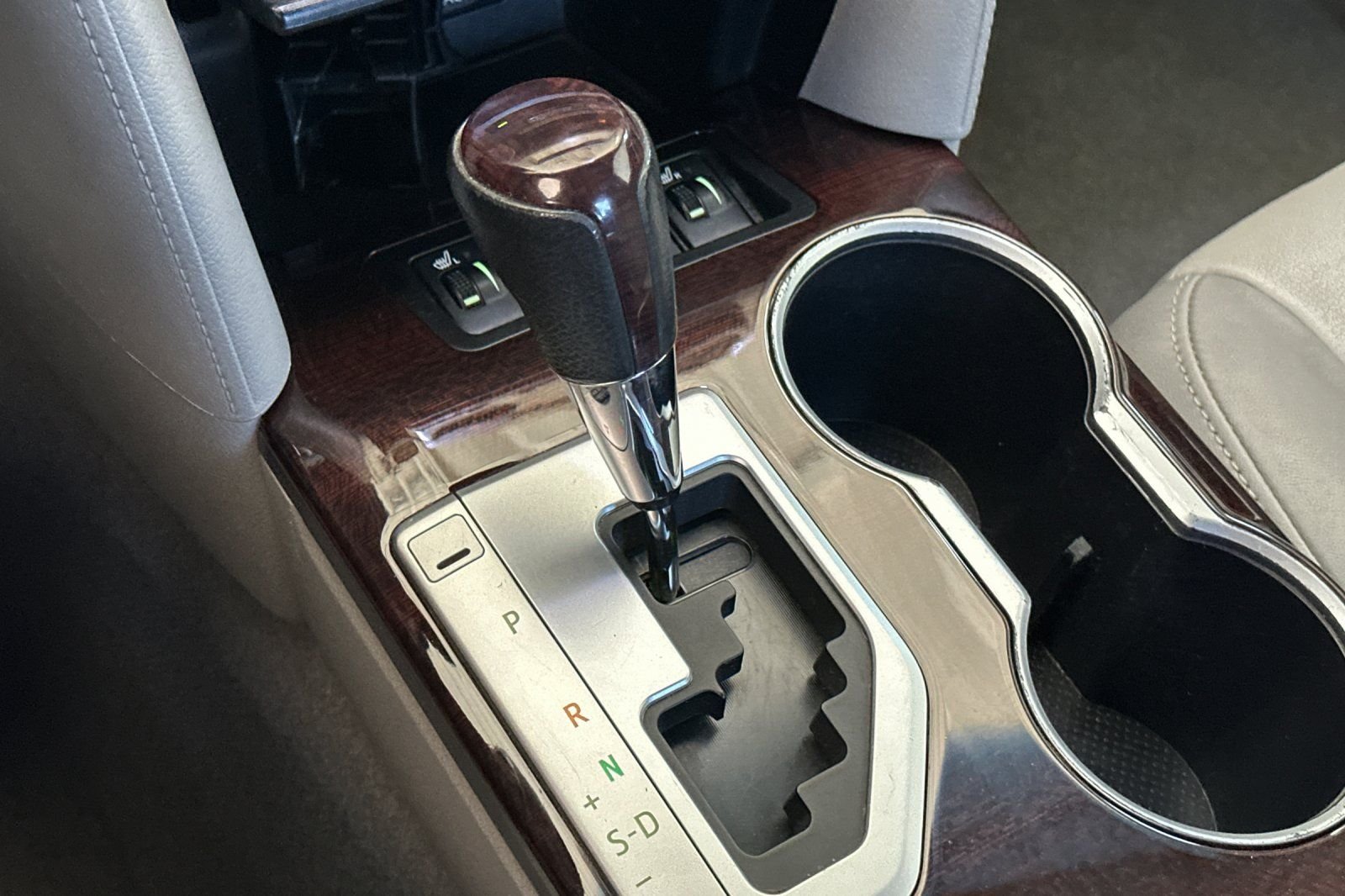 Used 2014 Silver Toyota XLE image 22