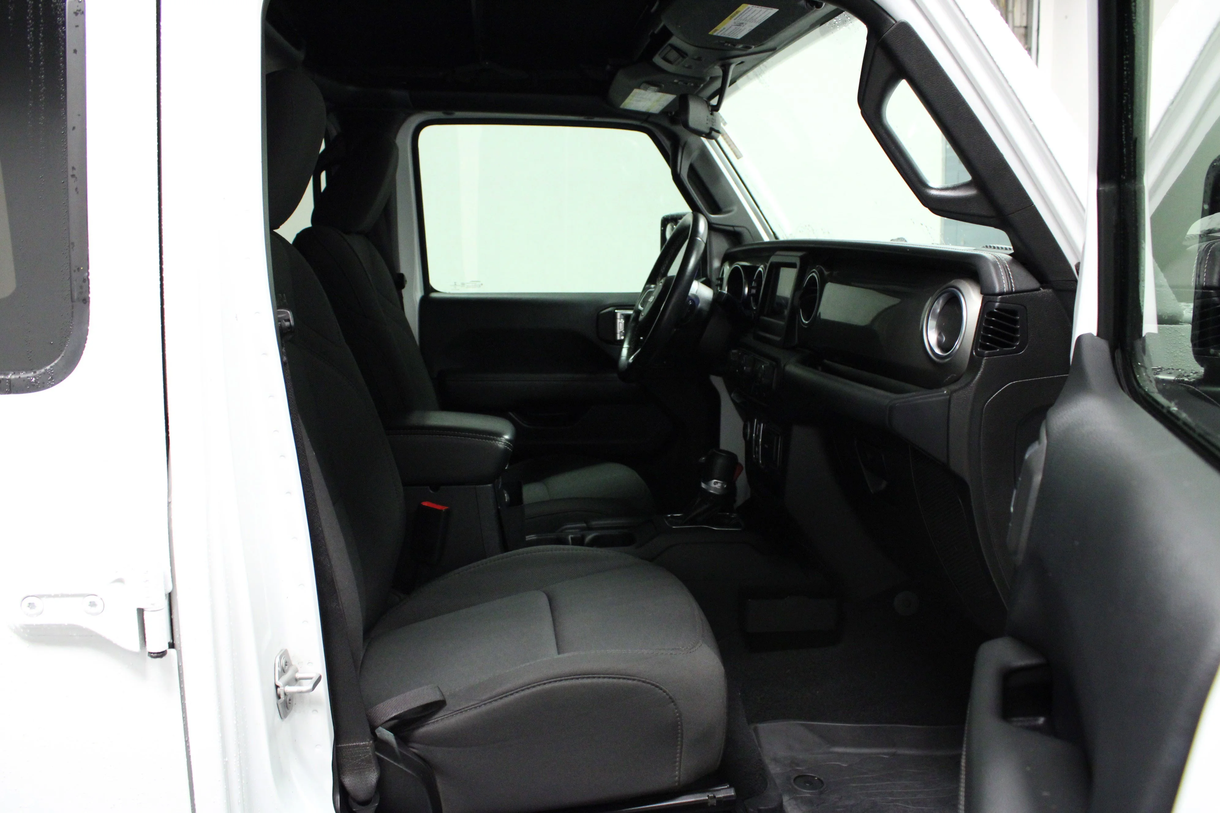 Used 2019 Bright White Clearcoat Jeep Sahara image 16