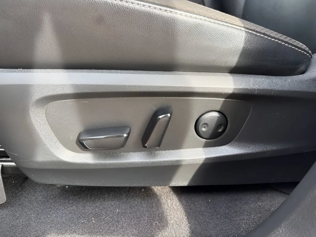 Used 2022  Nissan SL image 18