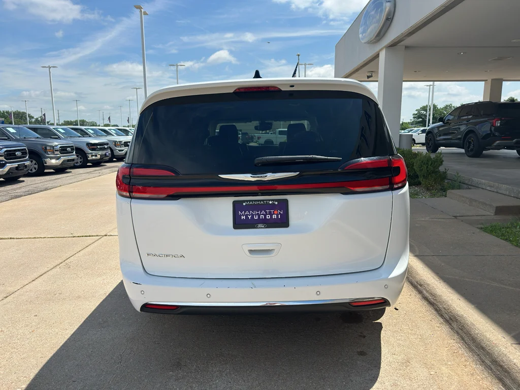 Used 2024 White Chrysler Touring L image 9