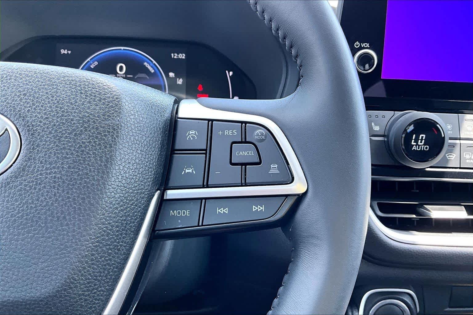 Used 2024 Wind Chill Pearl Toyota Hybrid XLE image 25