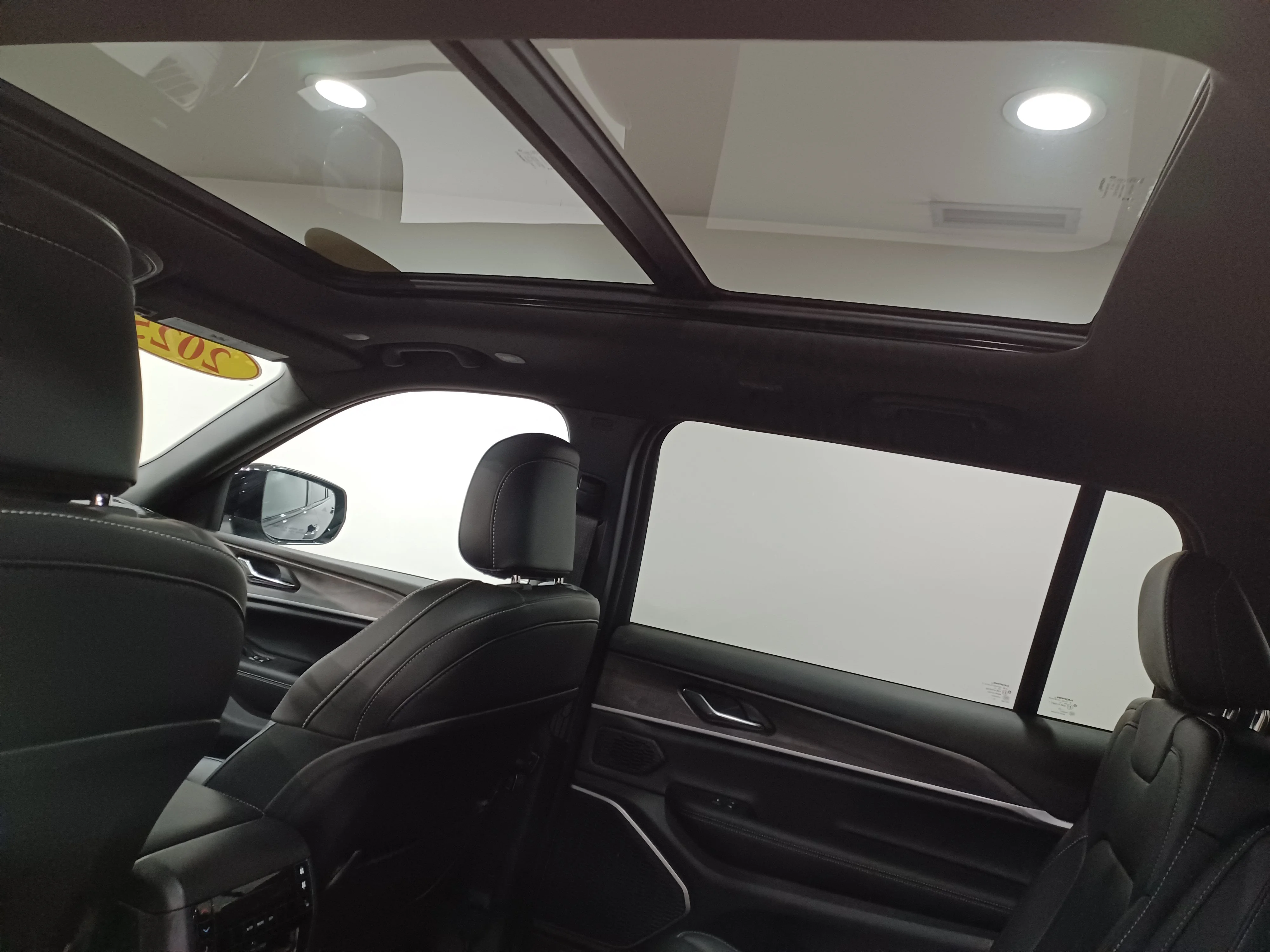 Used 2025 Baltic Grey Metallic Jeep Limited 4x4*6 Pass | Only 151km! | Adaptive Cruise | Remote Start | Nav | Htd Leather | Pano Roof image 14