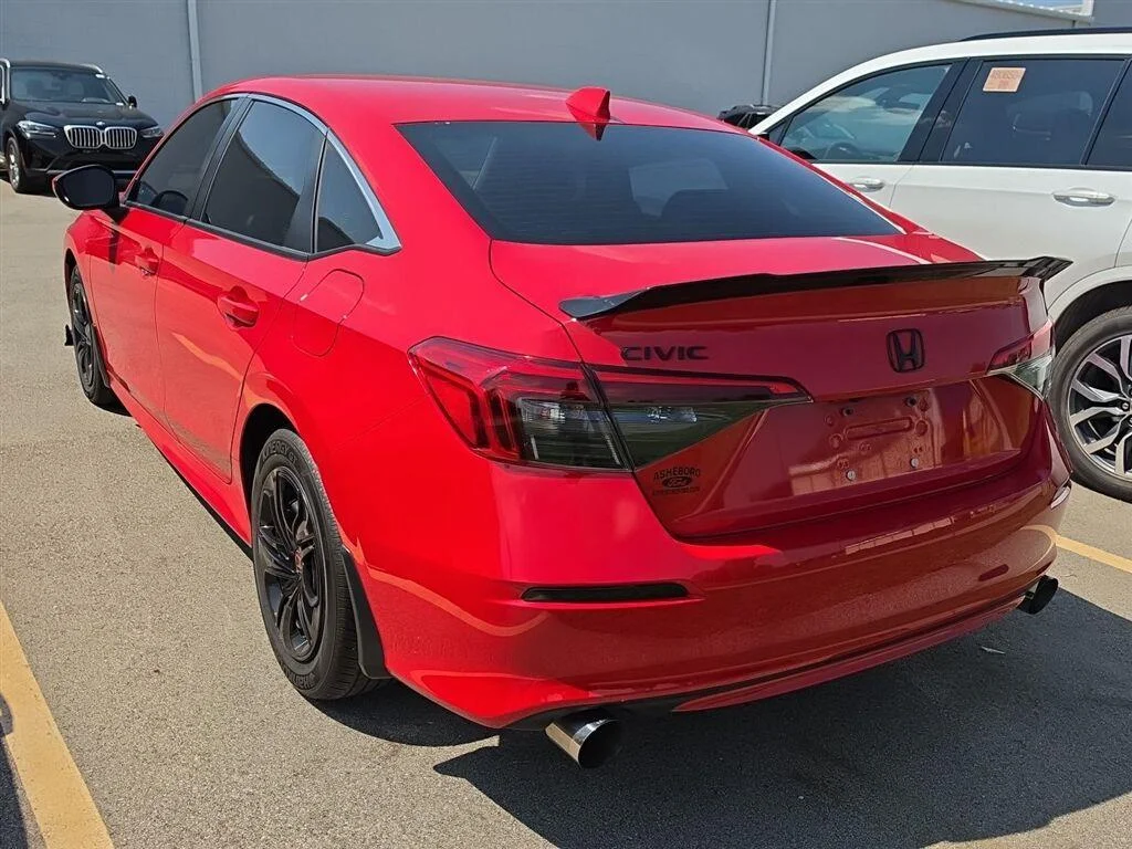 Used 2024 Rallye Red Honda LX image 4