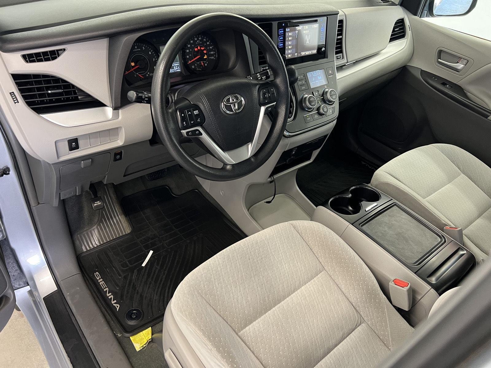 2016 Toyota Sienna LE - Photo 13