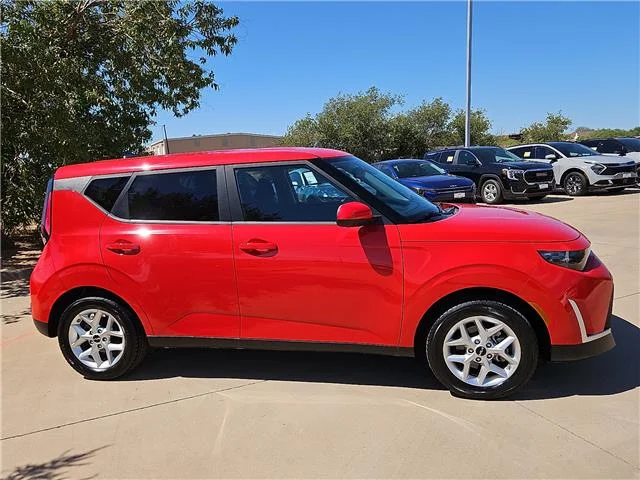 Used 2023 Inferno Red KIA LX (IVT) image 5
