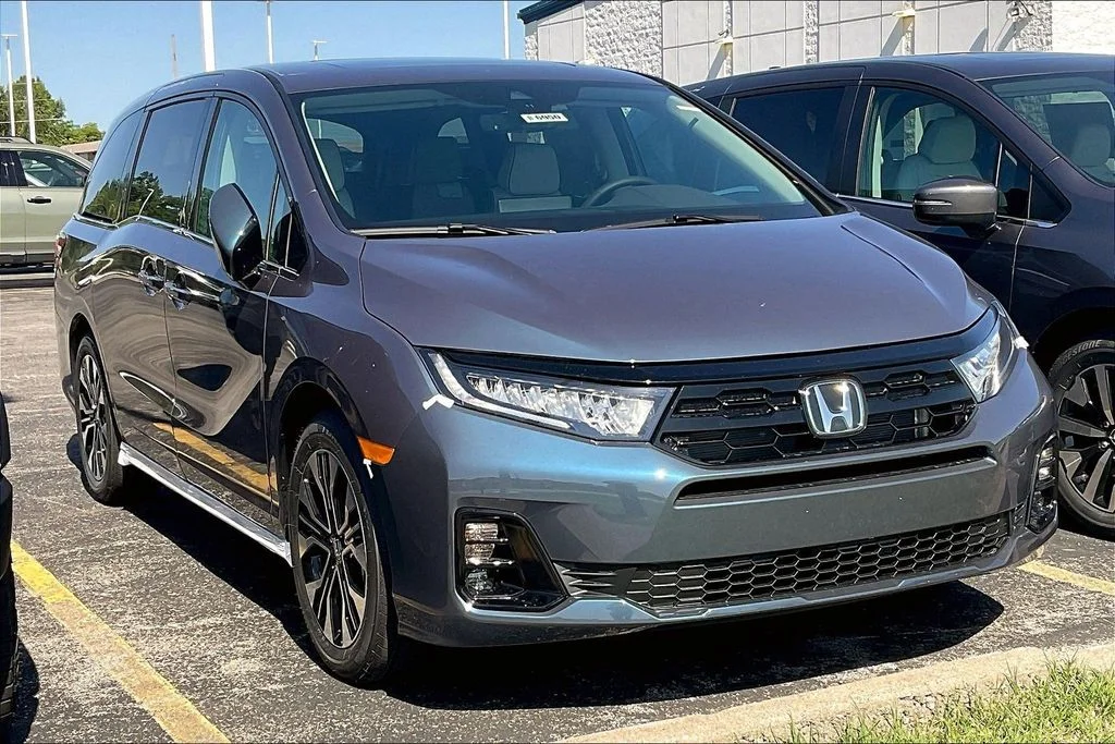 2026 Honda Odyssey Elite's photo