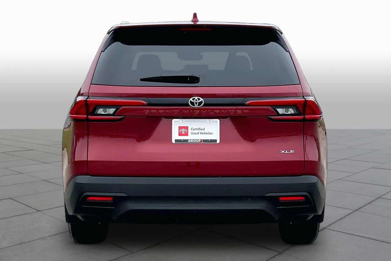 Used 2024 Ruby Flare Pearl Toyota XLE image 5