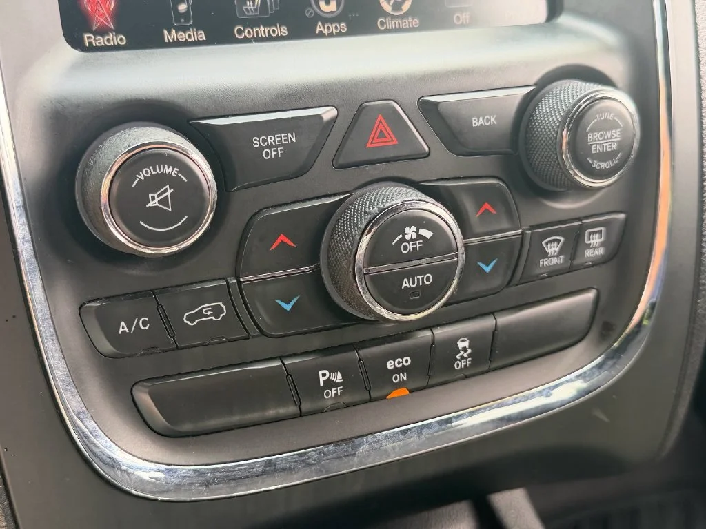 Used 2014 Black Dodge SXT image 26