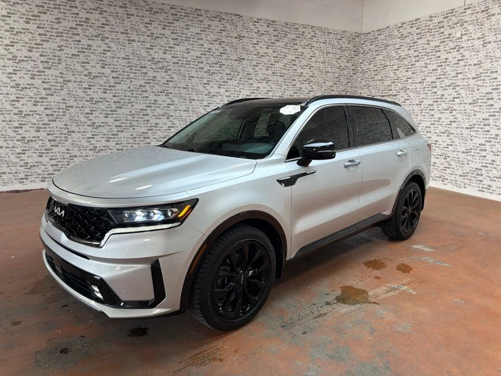 Used 2022 Sparkling Silver Kia SX image 3