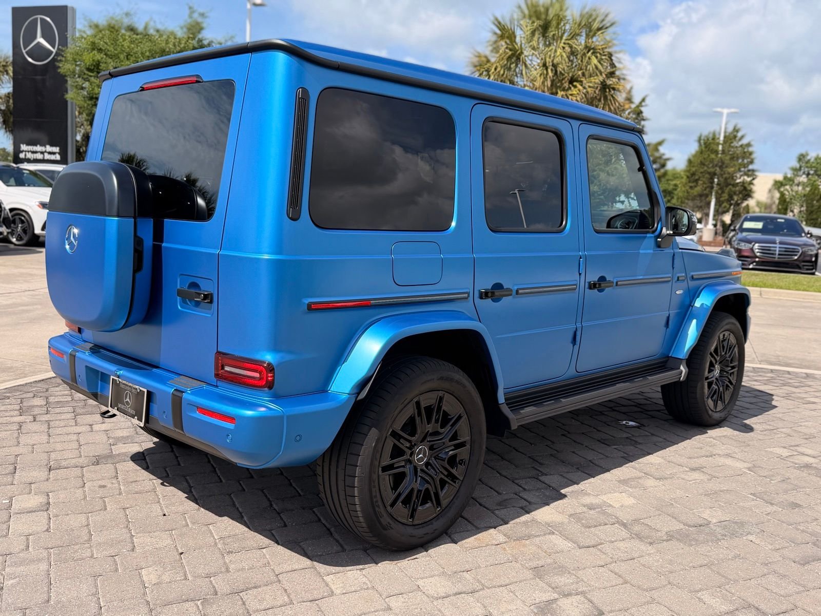 Certified Used 2025 MANUFAKTUR South Sea Blue Magno Mercedes-Benz G 580 image 9