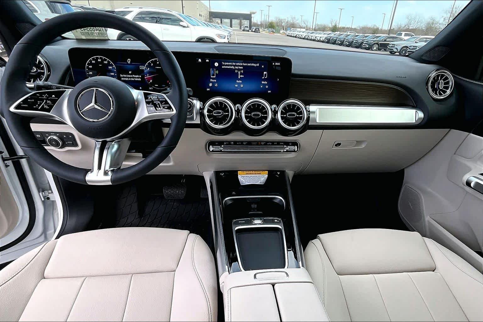 New 2026 Polar White Mercedes-Benz GLB 250 image 5