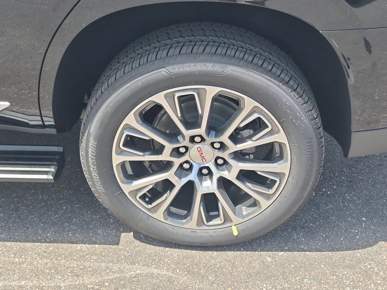 2026 GMC Yukon Denali - Photo 32