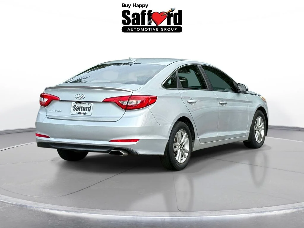 Used 2015 Silver Hyundai SE image 8
