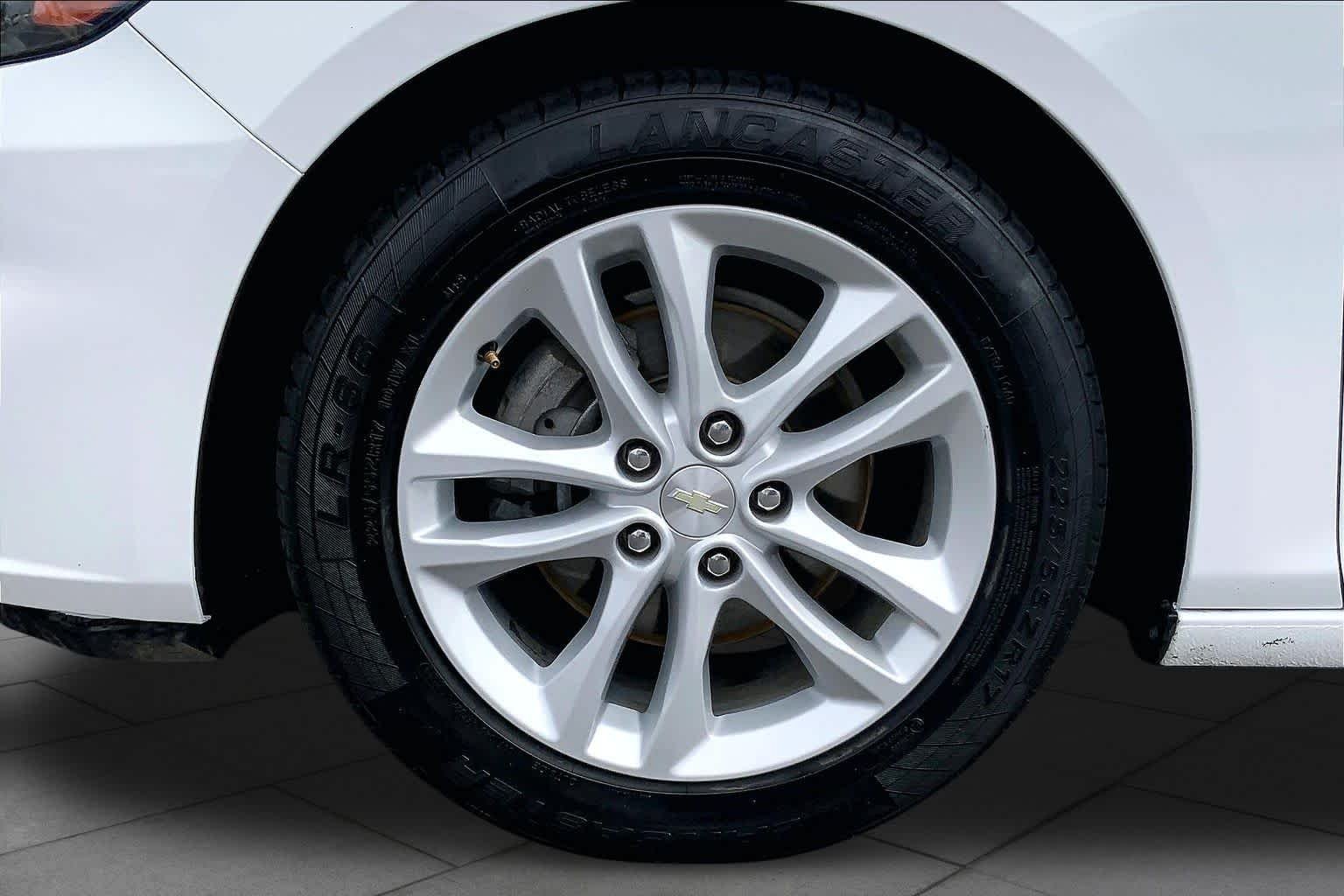 Used 2018 Summit White Chevrolet LT image 11
