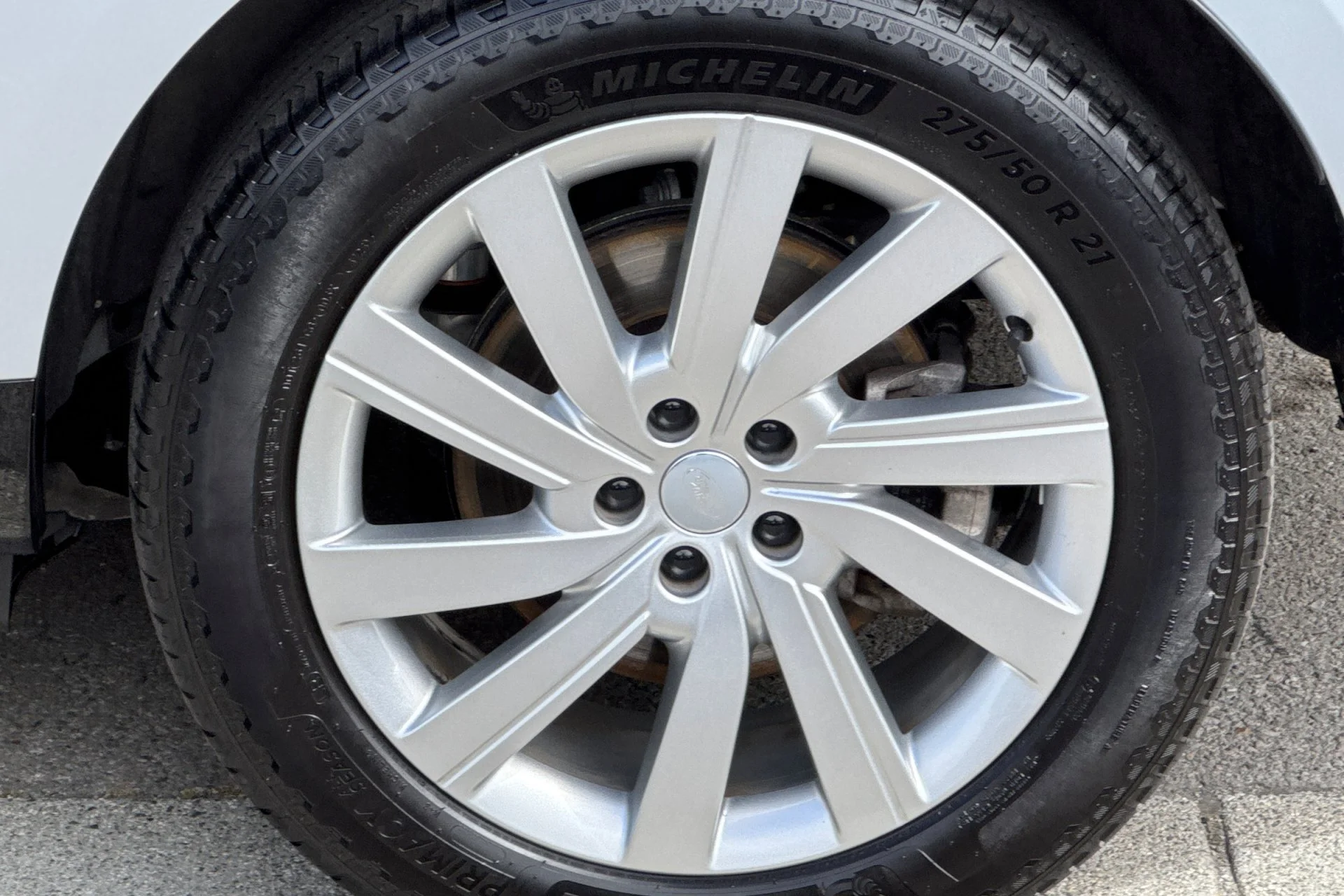 Used 2024 Silver Land Rover SE image 11