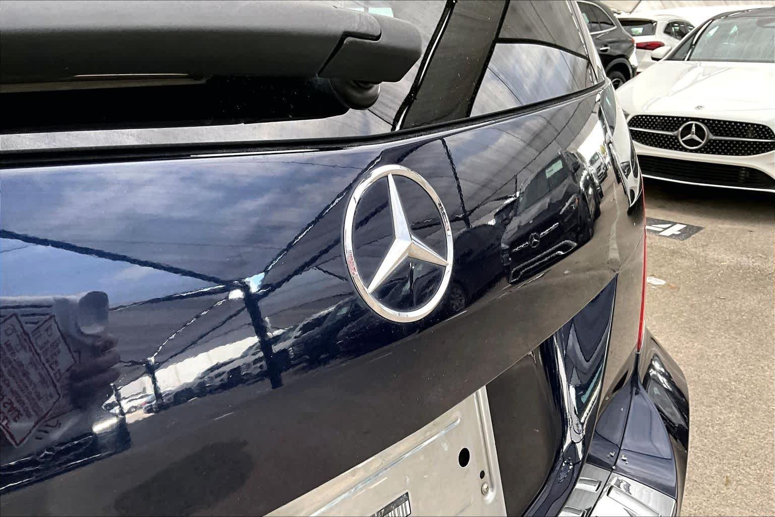 Used 2015 Lunar Blue Metallic Mercedes-Benz GLK 350 image 10