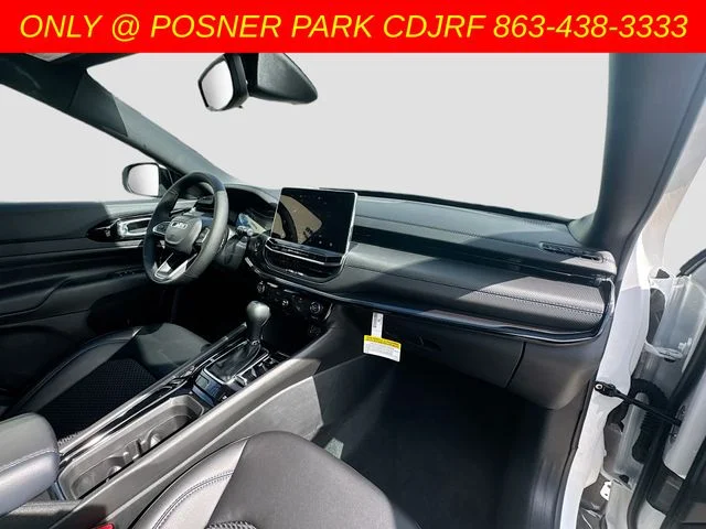 New 2026 Bright White Clear-Coat Exterior Paint Jeep Latitude image 29