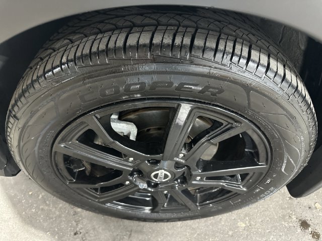 Certified Used 2021 Aspen White / Super Black Nissan SR image 23