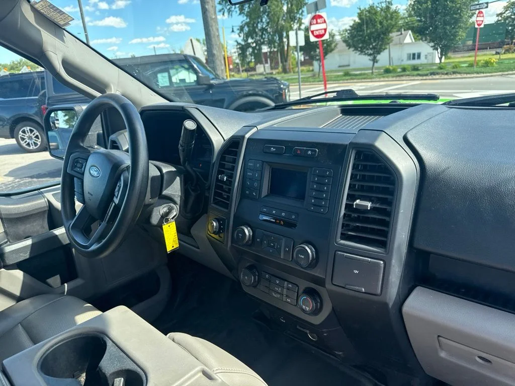 Used 2019 Silver Ford XL image 34