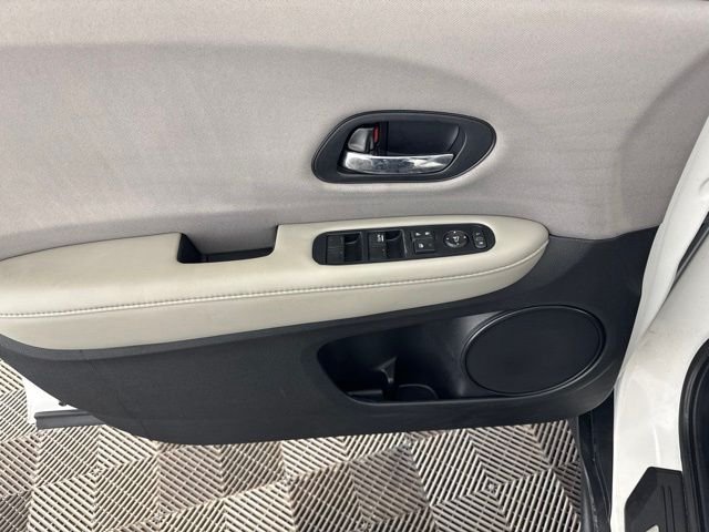 Used 2018 White Honda LX image 20