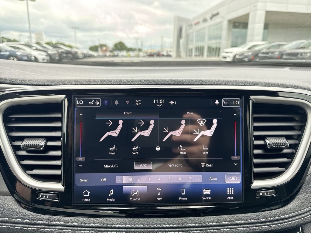 2027 Chrysler Pacifica Limited - Photo 19
