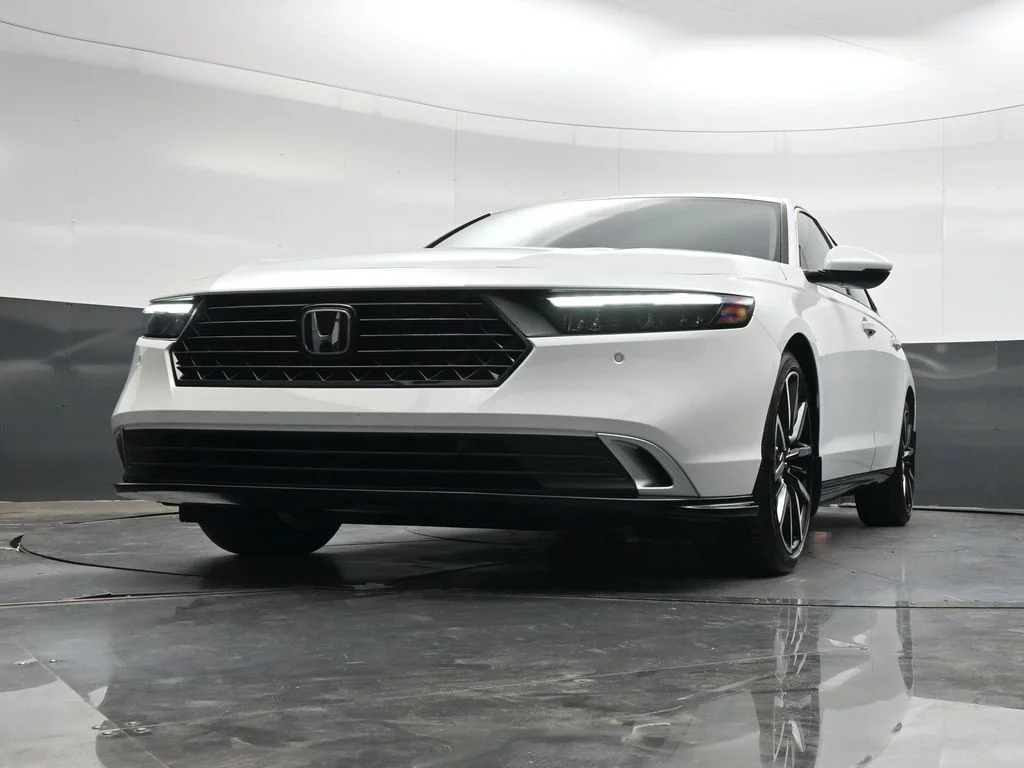 Used 2023 Platinum White Pearl Honda Touring image 32