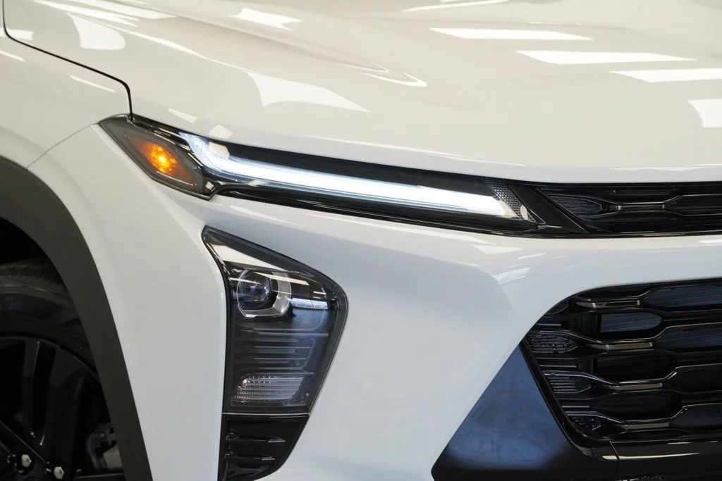 New 2026 Summit White Chevrolet ACTIV image 30