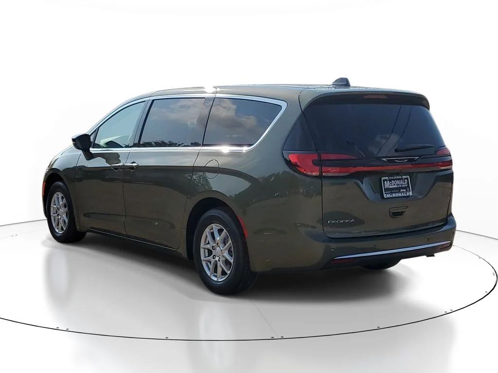 New 2027 Olive Green Pearl-Coat Exterior Paint Chrysler Select image 4
