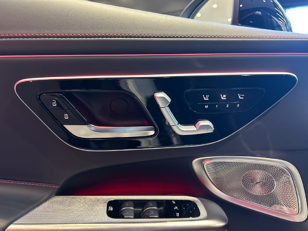 New 2027 MANUFAKTUR Moonlight White Metallic Mercedes-Benz AMG® CLE 53 4MATIC+ Cabriolet image 8