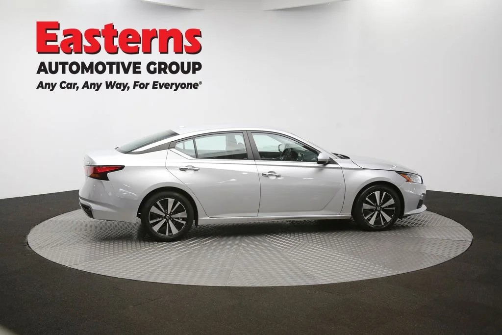 Used 2022 Silver Nissan 2.5 SV image 39