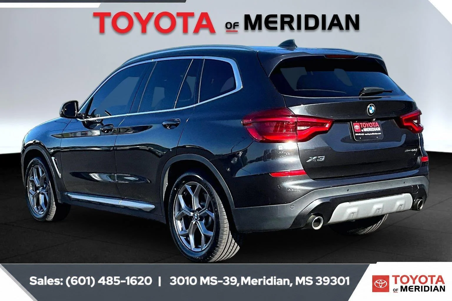 Used 2020 Dark Graphite Metallic BMW xDrive30i image 2