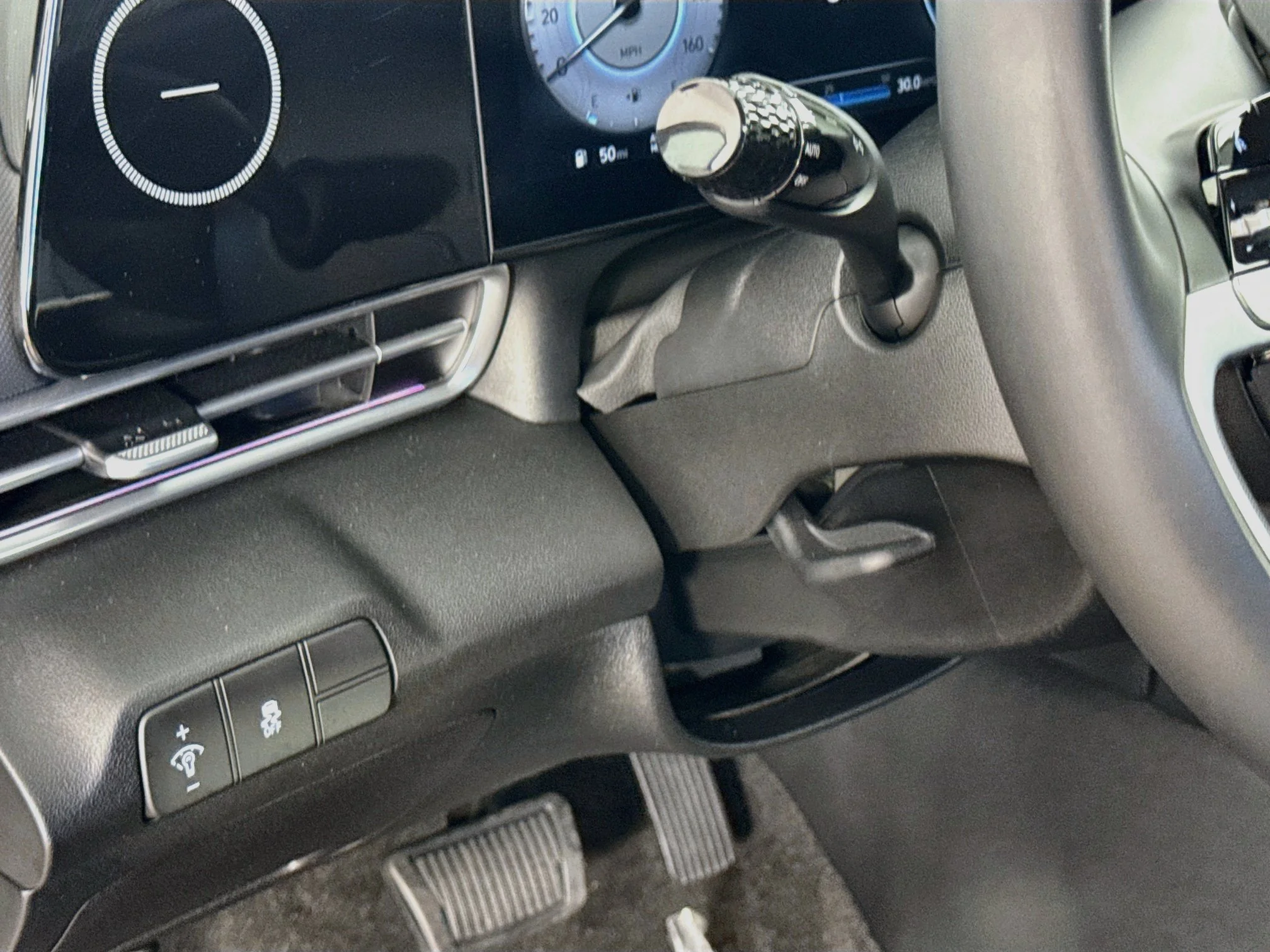 Used 2025  Hyundai Limited image 12