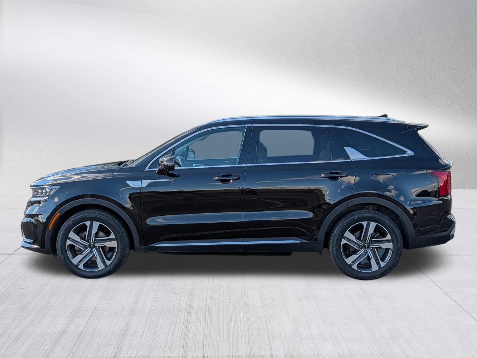 Certified Used 2023 Aurora Black Kia SX Prestige image 4
