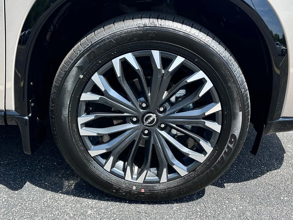 New 2026 Champagne Silver Metallic / Super Black Two-tone Nissan Platinum image 9