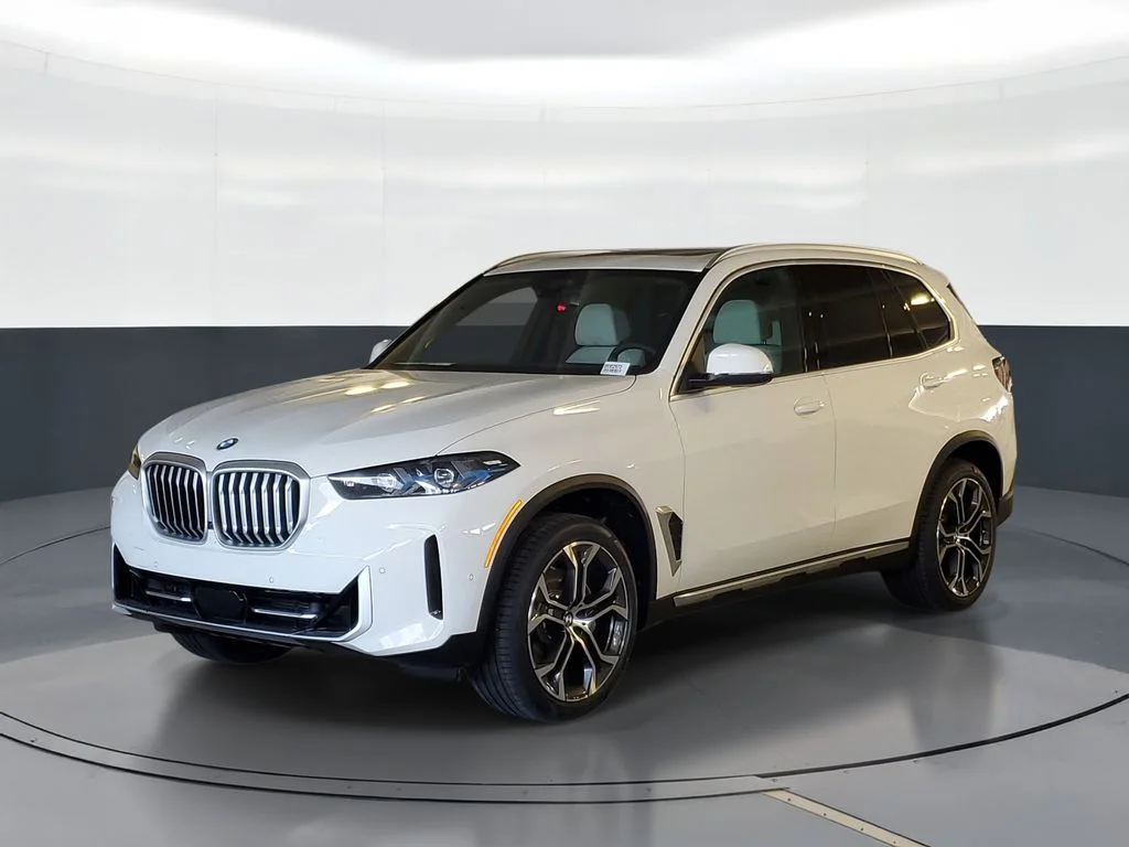 Used 2026 White BMW sDrive40i image 1