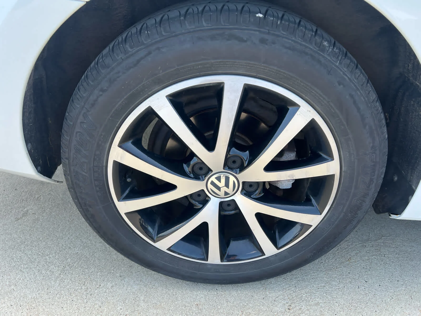 Used 2017 Pure White Volkswagen 1.4T SE image 10