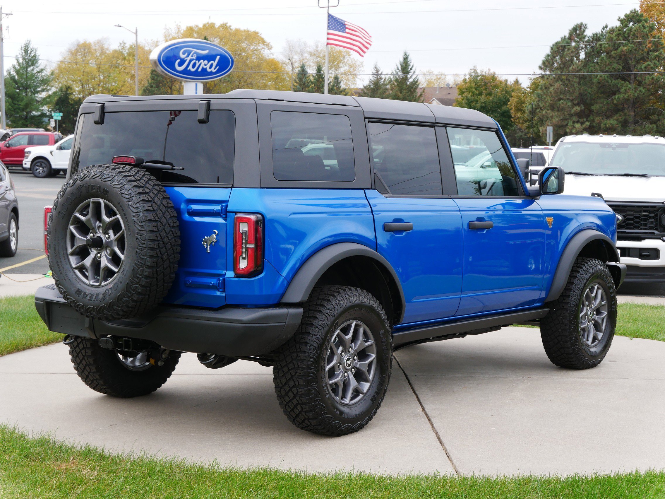 New 2025 Velocity Blue Metallic Ford Badlands® image 3