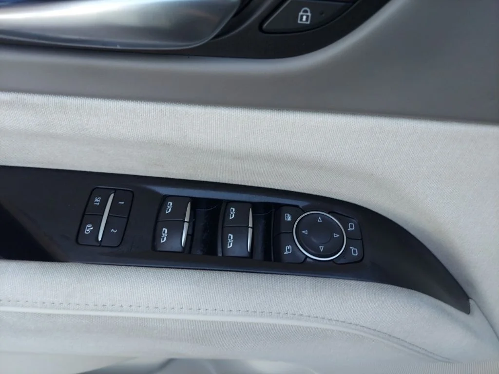 Used 2021 White Cadillac Premium Luxury Platinum image 17