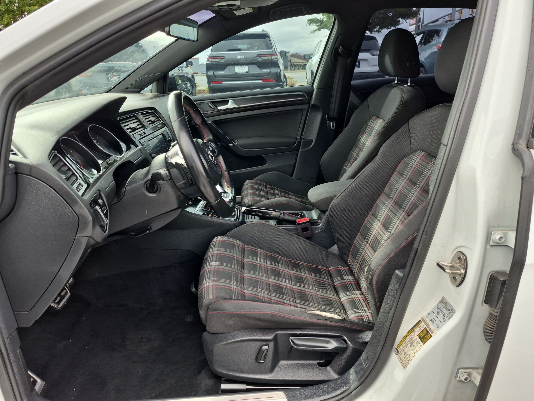Used 2020 Pure White Volkswagen S image 14