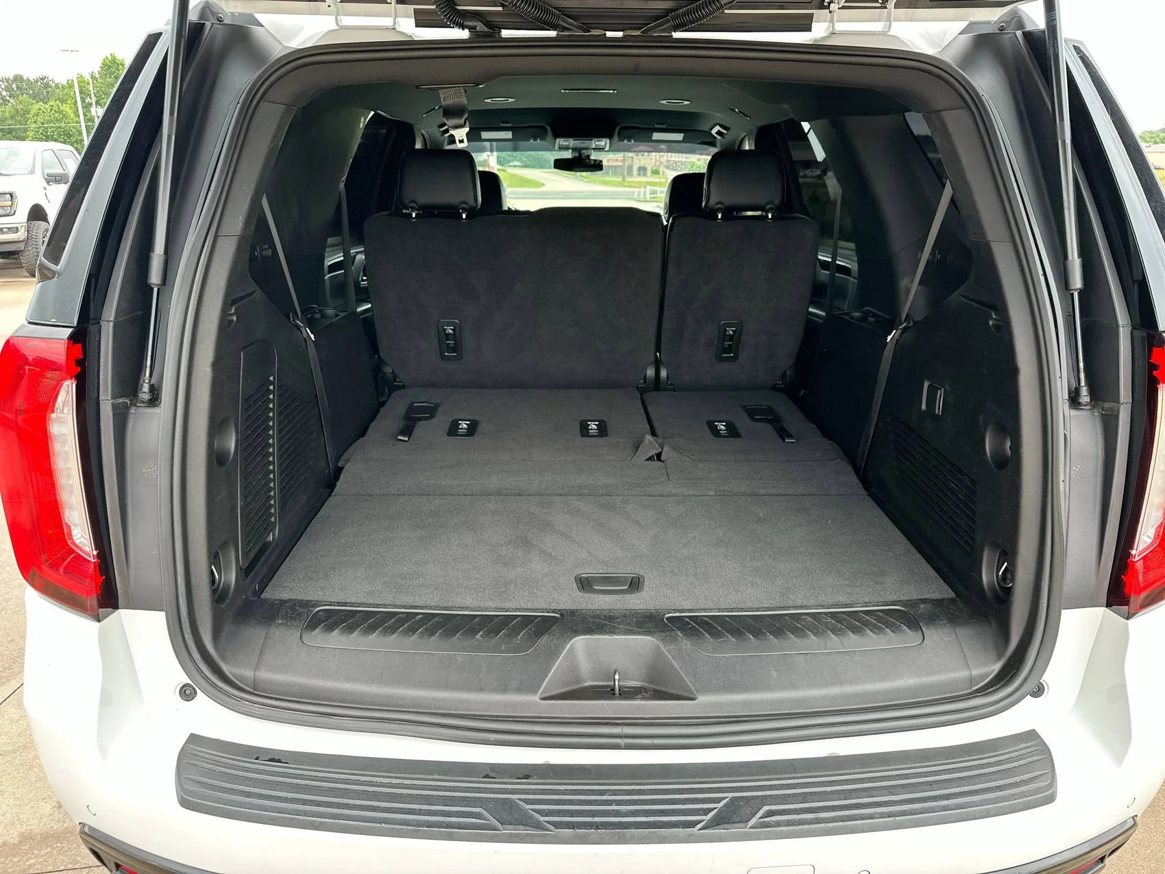 Used 2021 Summit White GMC SLE image 24
