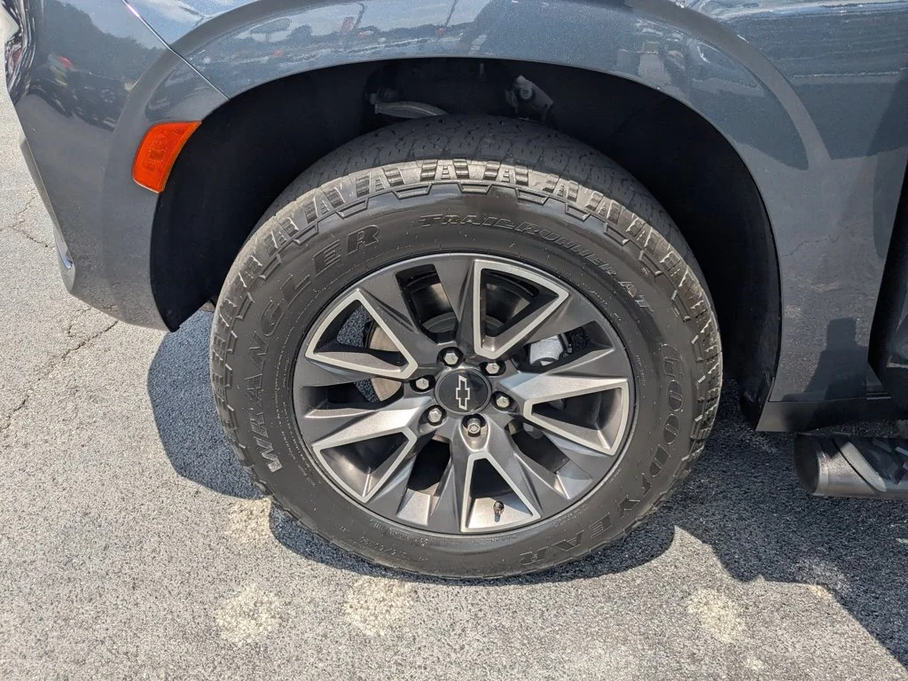 Used 2021 Shadow Gray Metallic Chevrolet Z71 image 10